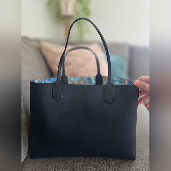 Authentic large Gucci GG Monogram Blooms Reversible Tote - Picture 3 of 16